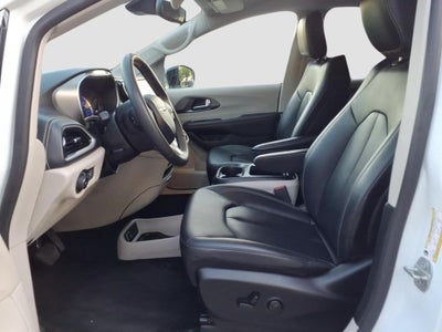 2024 Chrysler Pacifica Hybrid Select