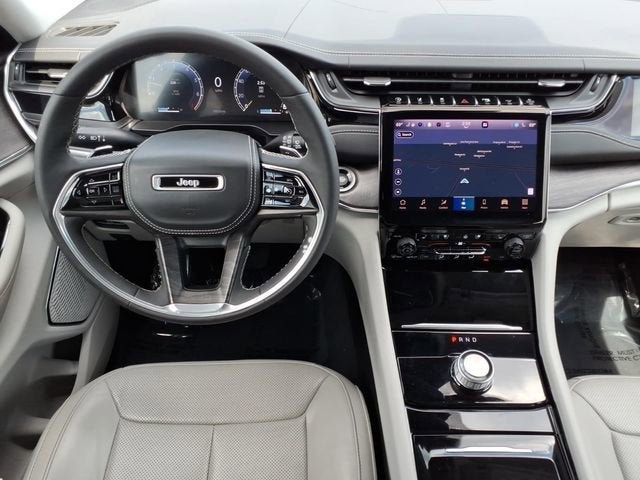 2023 Jeep Grand Cherokee Overland 4x2