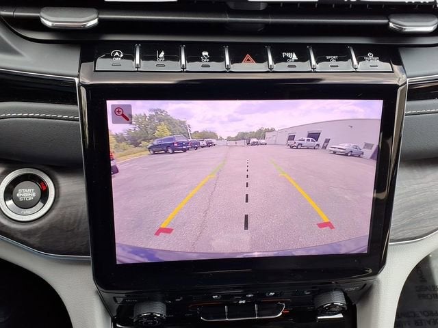 2023 Jeep Grand Cherokee Overland 4x2