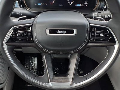 2023 Jeep Grand Cherokee Overland 4x2