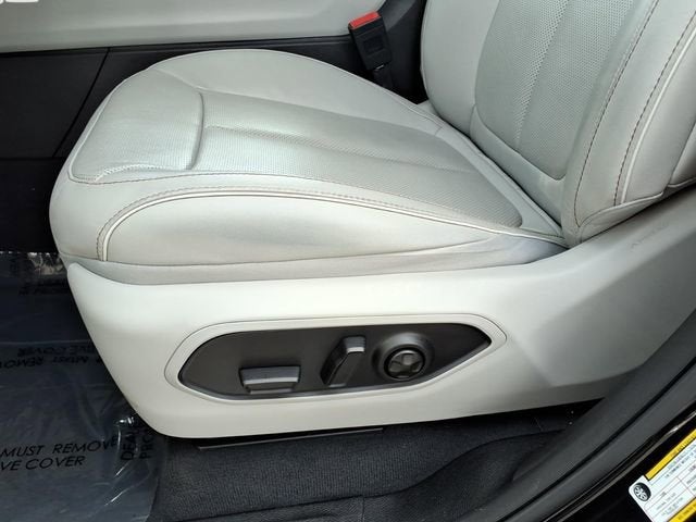 2023 Jeep Grand Cherokee Overland 4x2