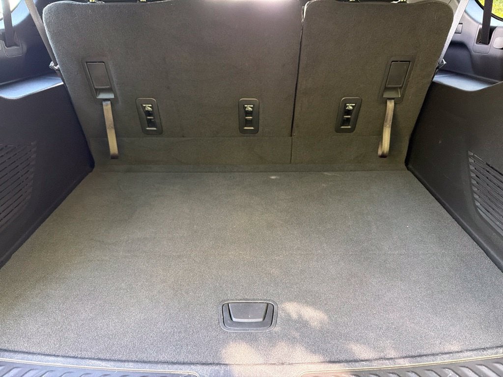 2022 Chevrolet Suburban 4dr 4x4