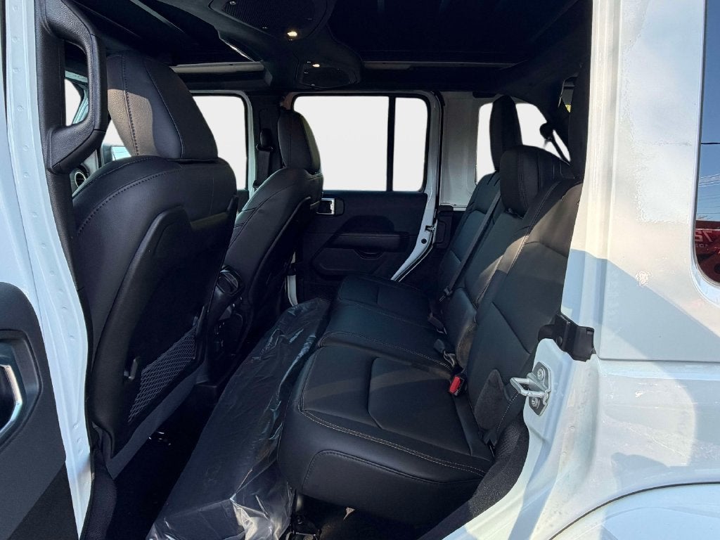 2027 Jeep Wrangler WRANGLER 4-DOOR SAHARA