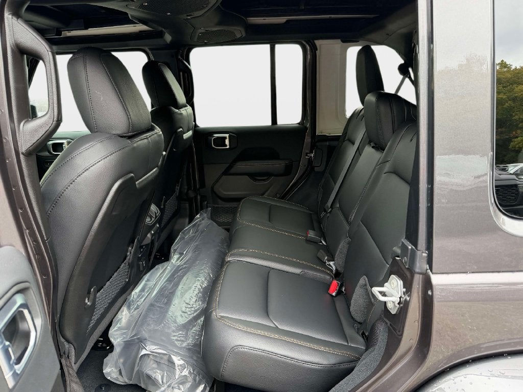 2027 Jeep Wrangler WRANGLER 4-DOOR SAHARA