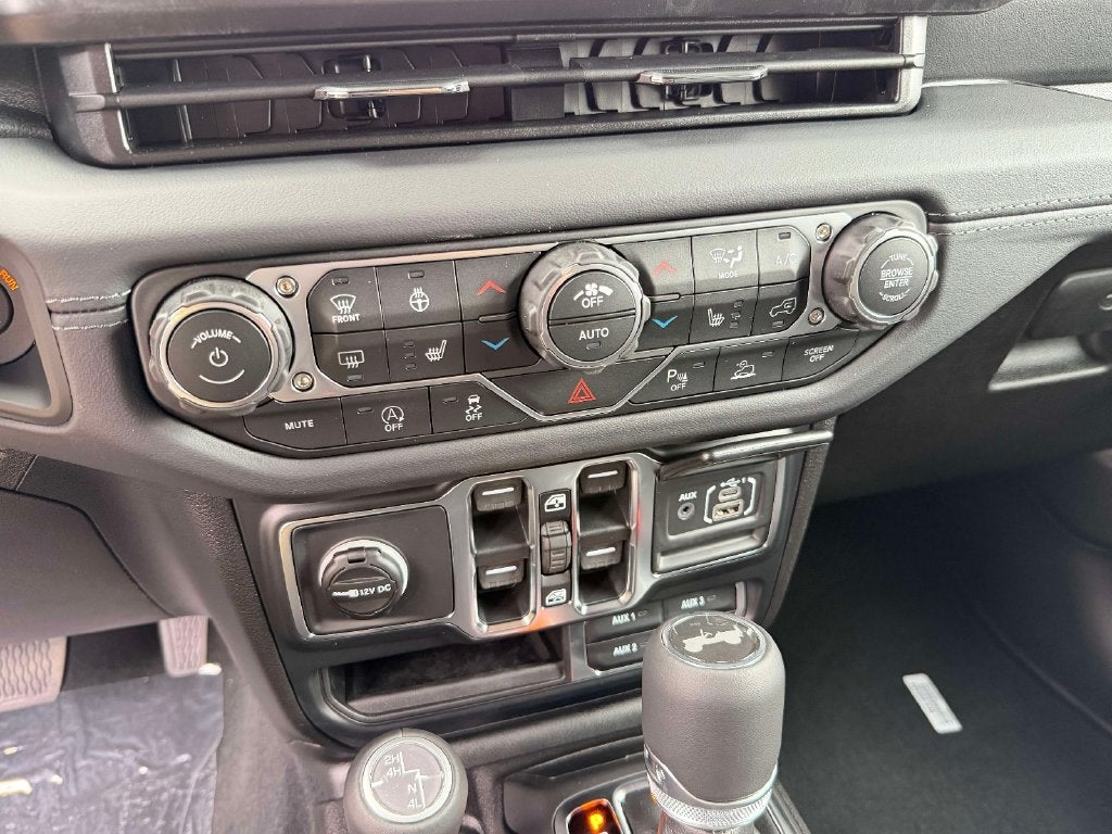2027 Jeep Wrangler WRANGLER 4-DOOR SAHARA