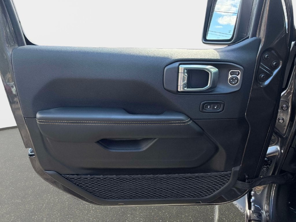2027 Jeep Wrangler WRANGLER 4-DOOR SAHARA