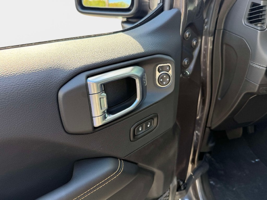 2027 Jeep Wrangler WRANGLER 4-DOOR SAHARA