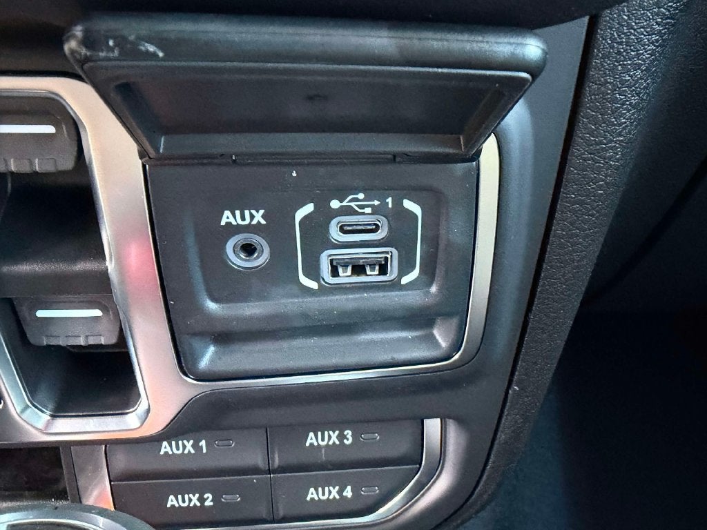 2027 Jeep Wrangler WRANGLER 4-DOOR SAHARA