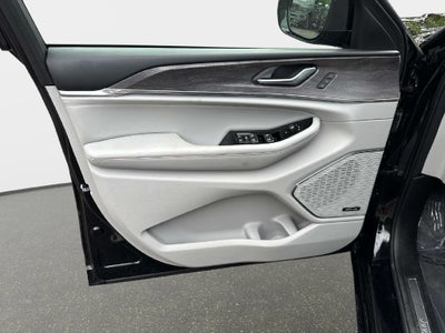 2023 Jeep Grand Cherokee Overland 4x2