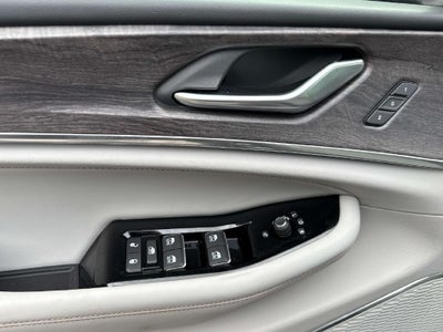 2023 Jeep Grand Cherokee Overland 4x2