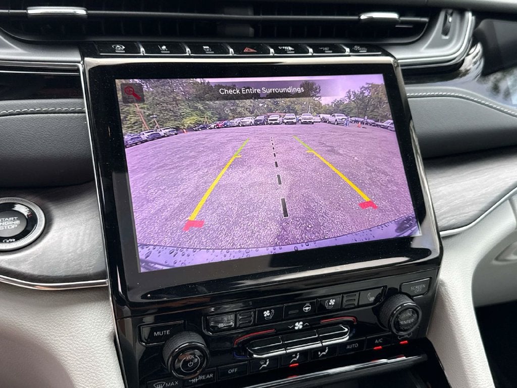 2023 Jeep Grand Cherokee Overland 4x2