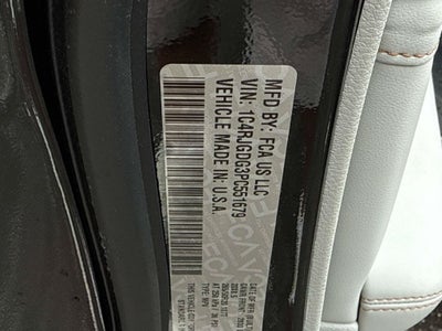 2023 Jeep Grand Cherokee Overland 4x2