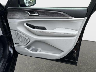 2023 Jeep Grand Cherokee Overland 4x2