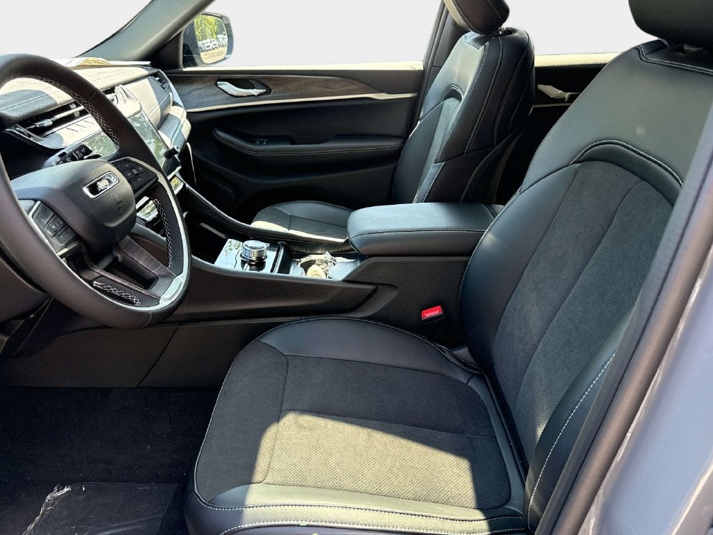 2027 Jeep Grand Cherokee GRAND CHEROKEE LAREDO ALTITUDE 4X4