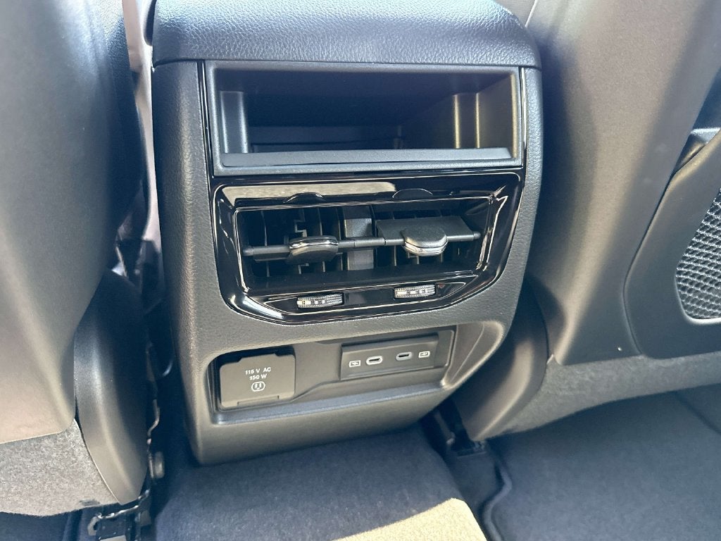 2027 Jeep Grand Cherokee GRAND CHEROKEE LAREDO ALTITUDE 4X4
