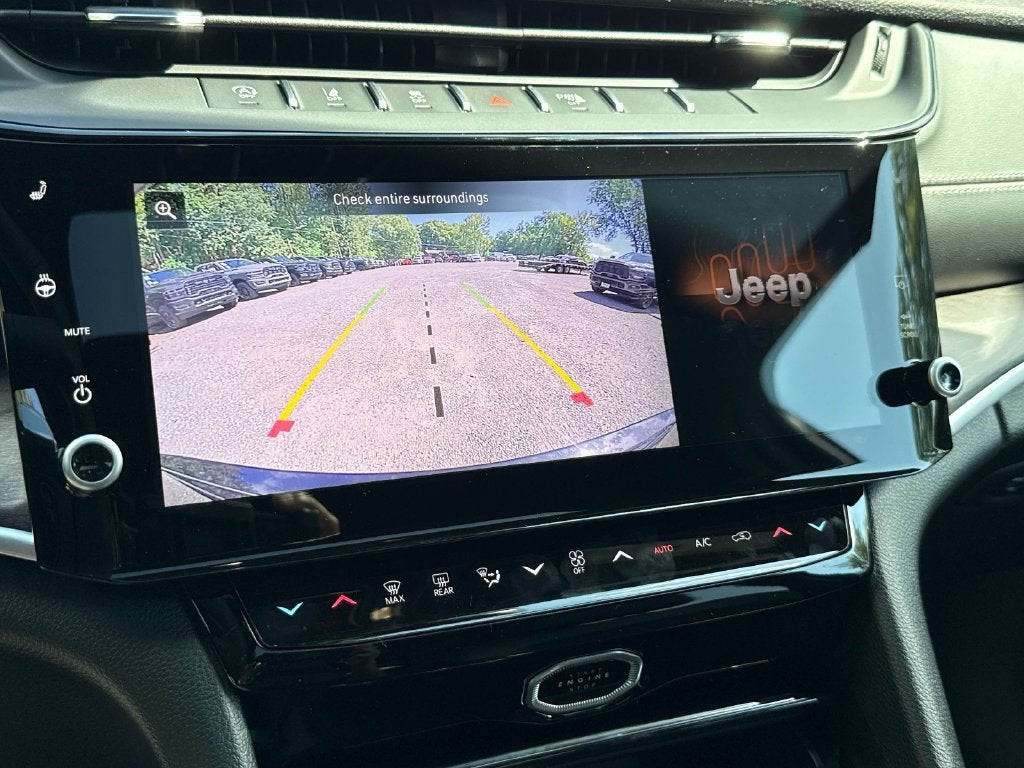 2027 Jeep Grand Cherokee GRAND CHEROKEE LAREDO ALTITUDE 4X4