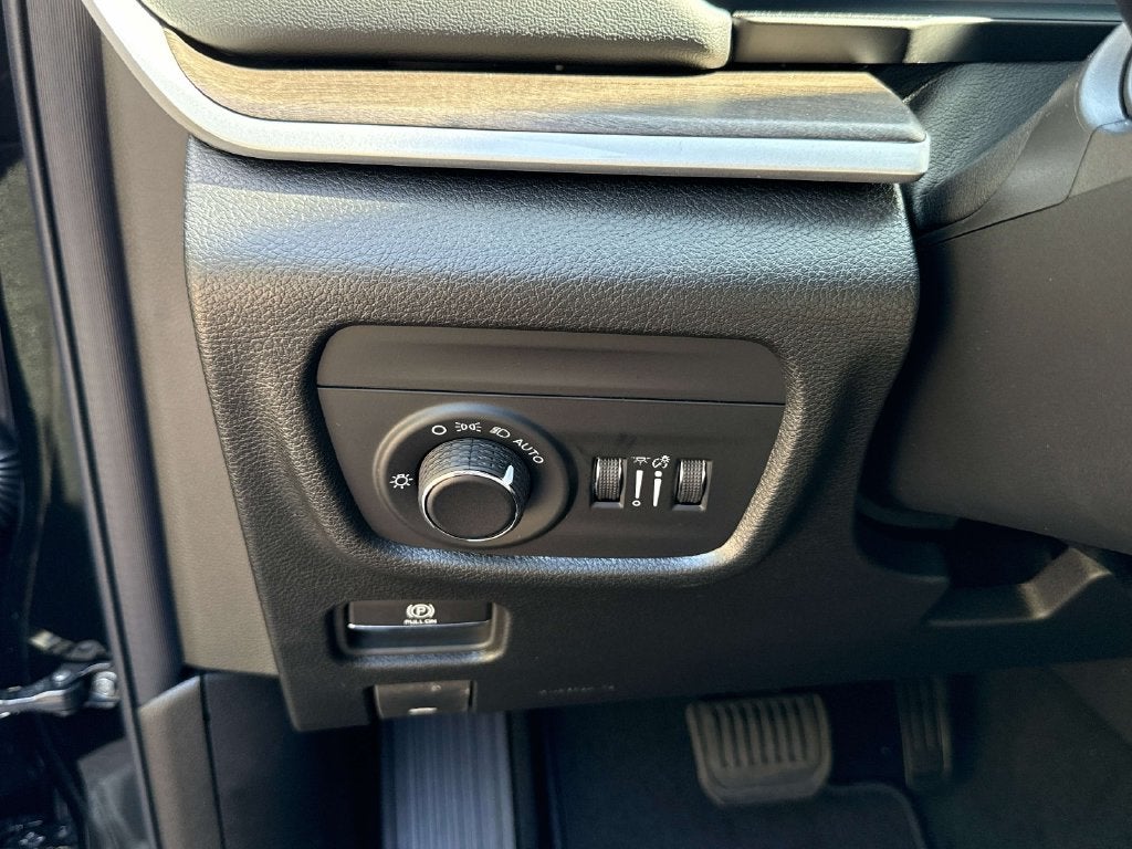 2027 Jeep Grand Cherokee GRAND CHEROKEE LAREDO ALTITUDE 4X4