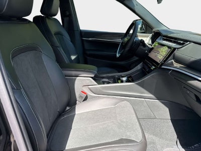2027 Jeep Grand Cherokee GRAND CHEROKEE LAREDO ALTITUDE 4X4