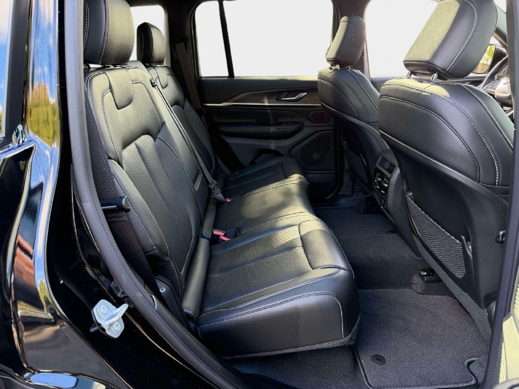 2027 Jeep Grand Cherokee GRAND CHEROKEE LIMITED 4X4