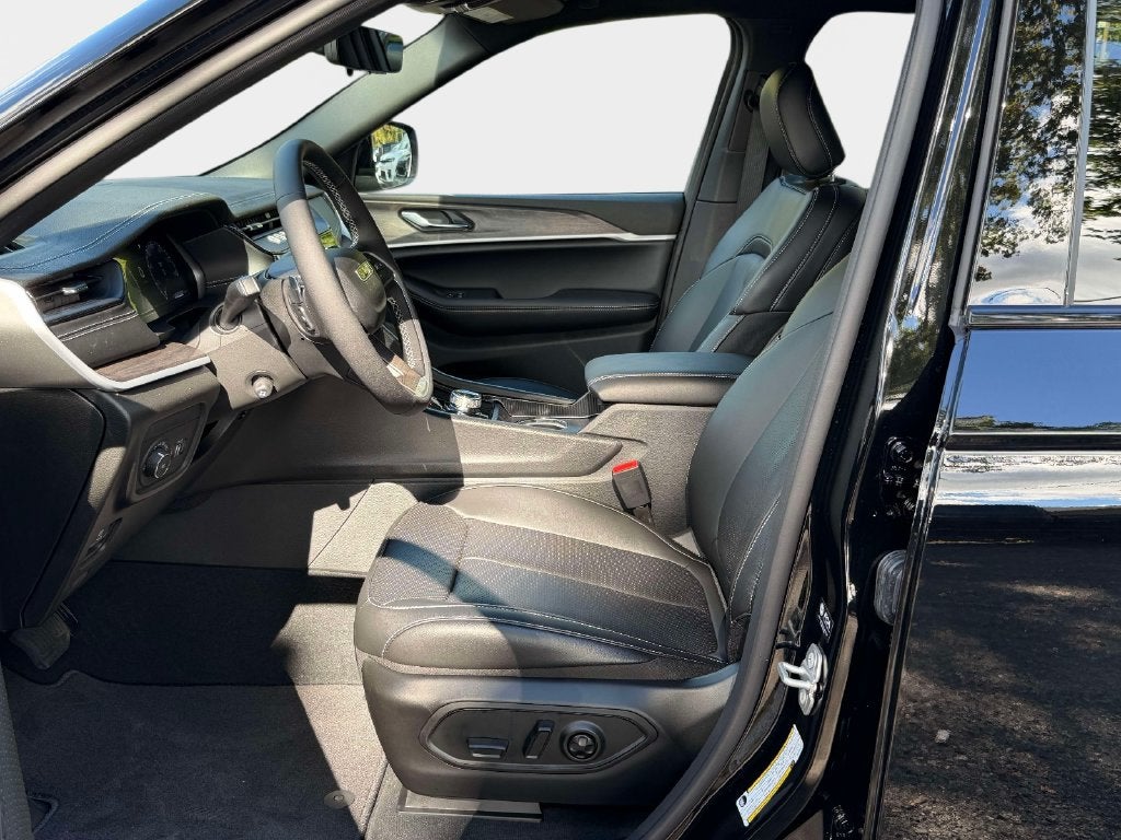 2027 Jeep Grand Cherokee GRAND CHEROKEE LIMITED 4X4