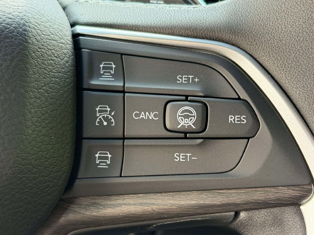 2027 Jeep Grand Cherokee GRAND CHEROKEE LIMITED 4X4