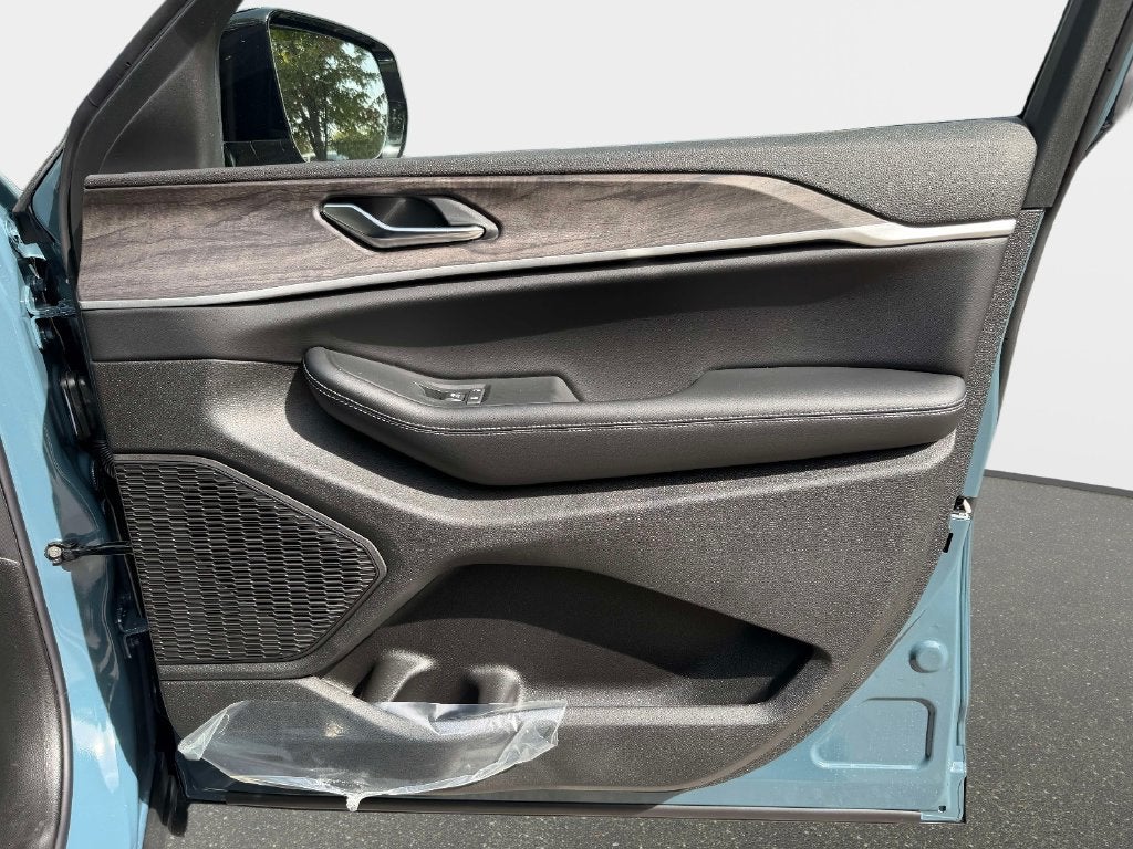 2027 Jeep Grand Cherokee GRAND CHEROKEE LIMITED 4X4