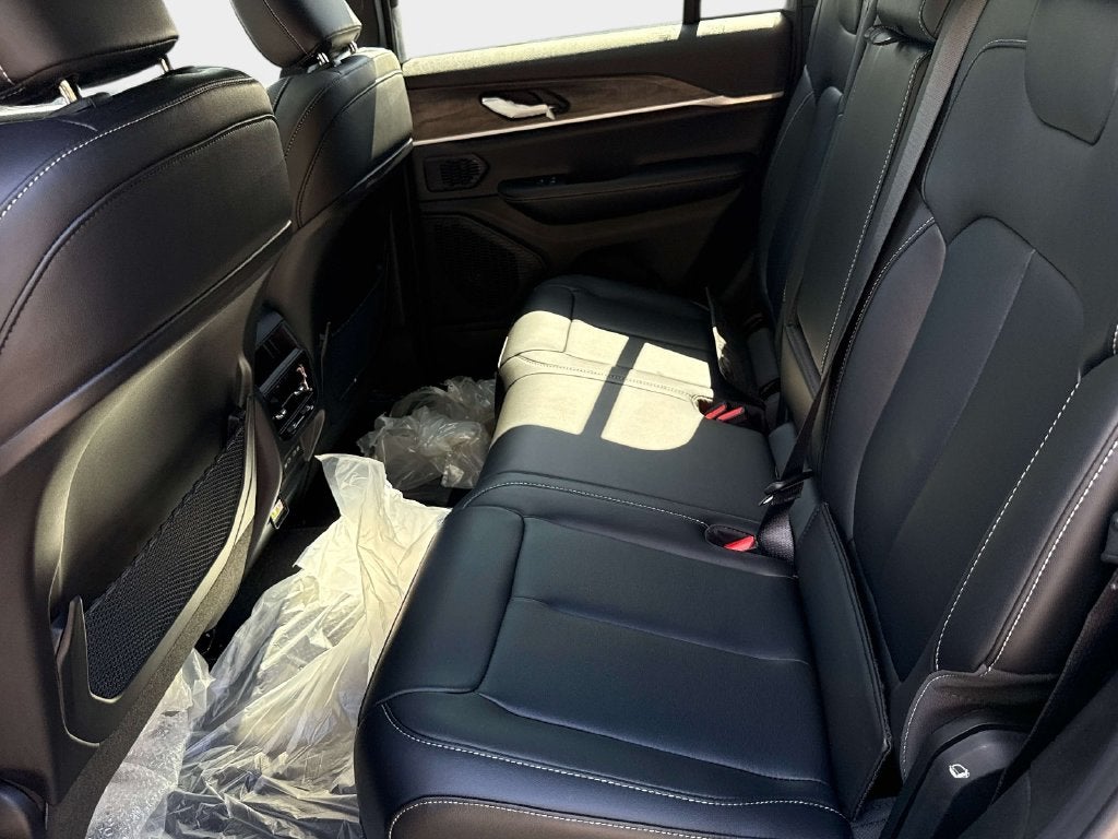 2027 Jeep Grand Cherokee GRAND CHEROKEE LIMITED 4X4