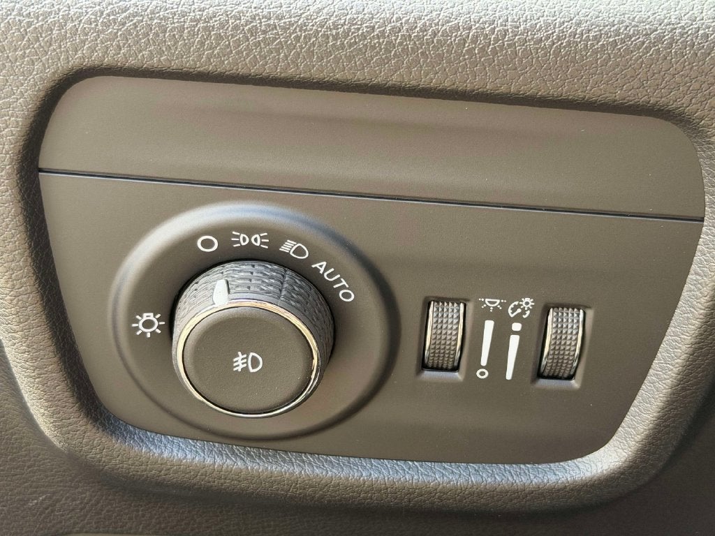 2027 Jeep Grand Cherokee GRAND CHEROKEE LIMITED RESERVE 4X4