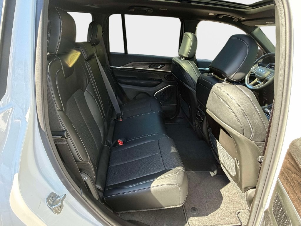 2027 Jeep Grand Cherokee GRAND CHEROKEE LIMITED RESERVE 4X4