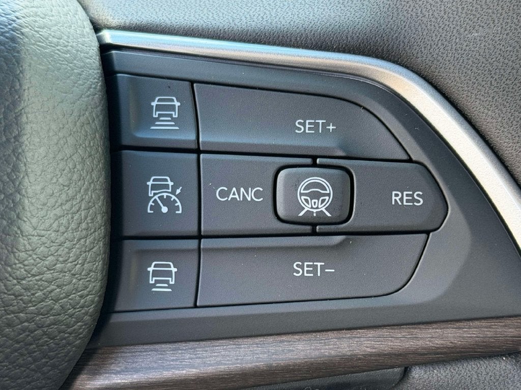 2027 Jeep Grand Cherokee GRAND CHEROKEE L LAREDO ALTITUDE 4X4
