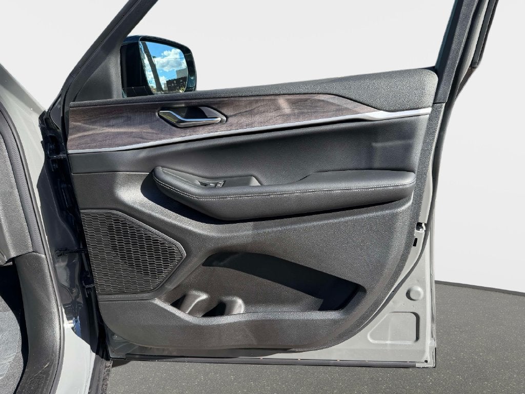 2027 Jeep Grand Cherokee GRAND CHEROKEE L LAREDO ALTITUDE 4X4