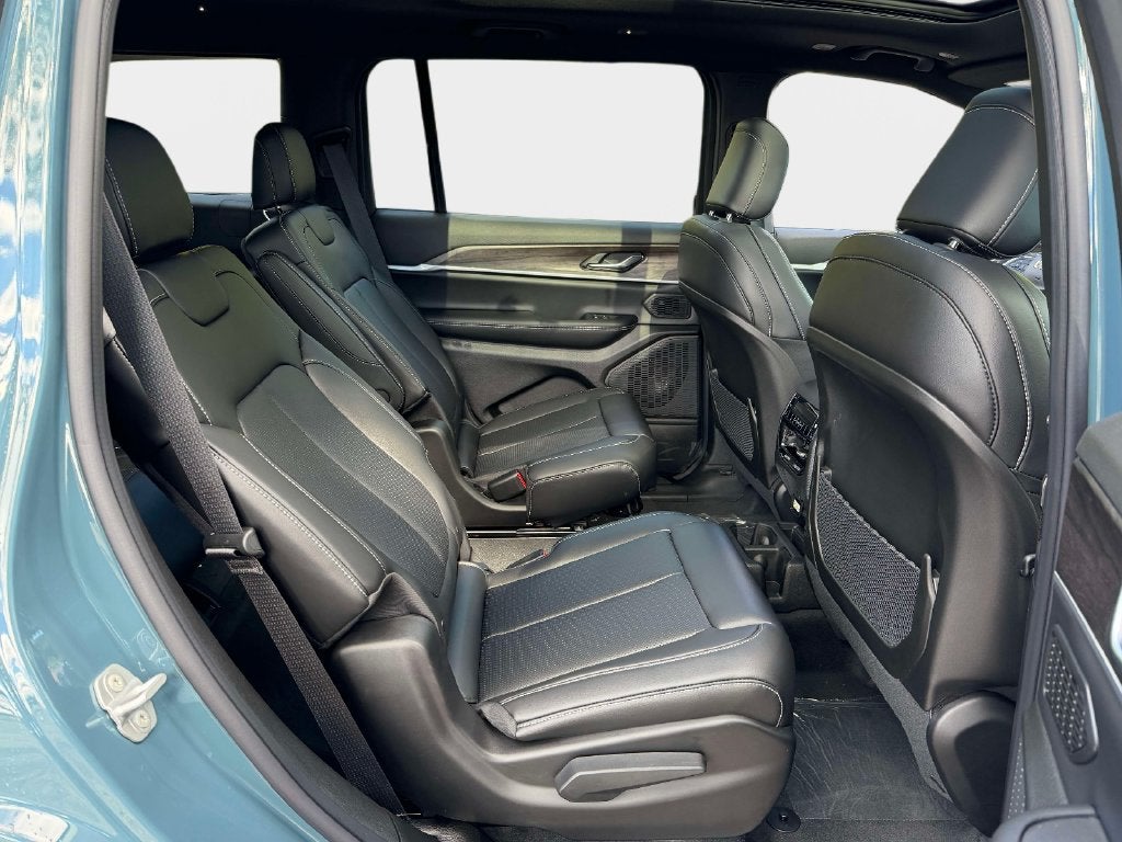 2027 Jeep Grand Cherokee GRAND CHEROKEE L LIMITED 4X4