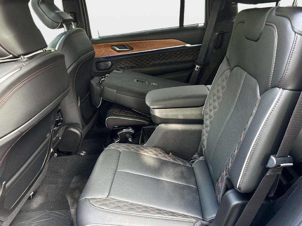 2027 Jeep Grand Cherokee GRAND CHEROKEE L SUMMIT 4X4