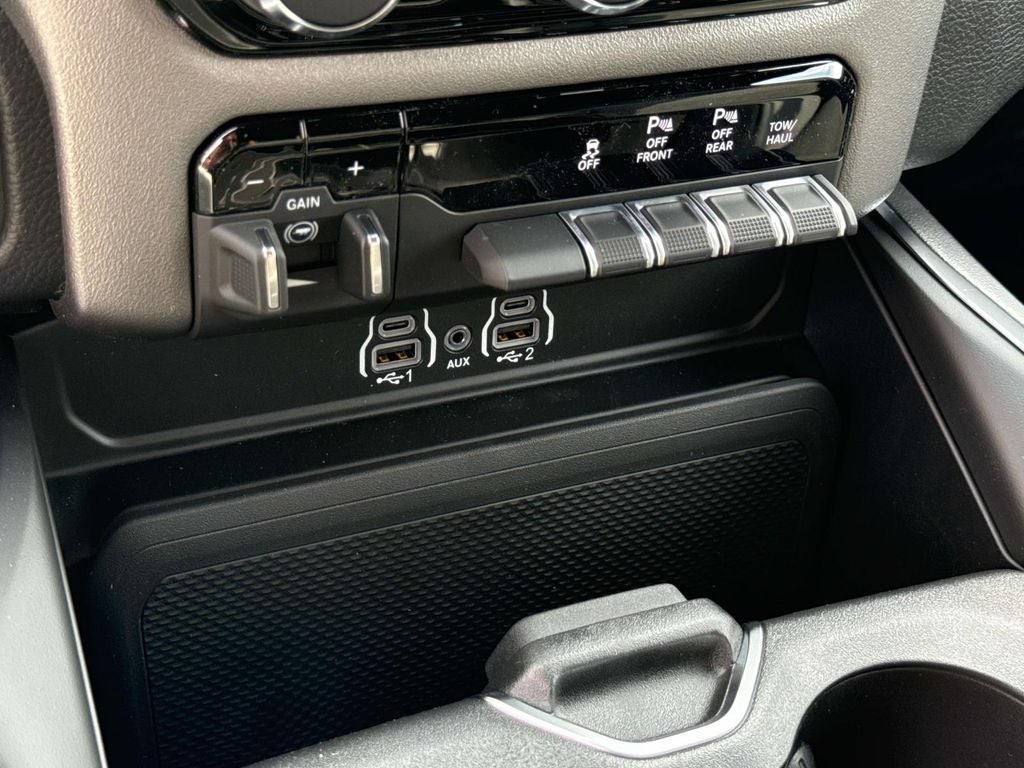 2026 RAM 1500 Big Horn Crew Cab 4x4 5'7' Box