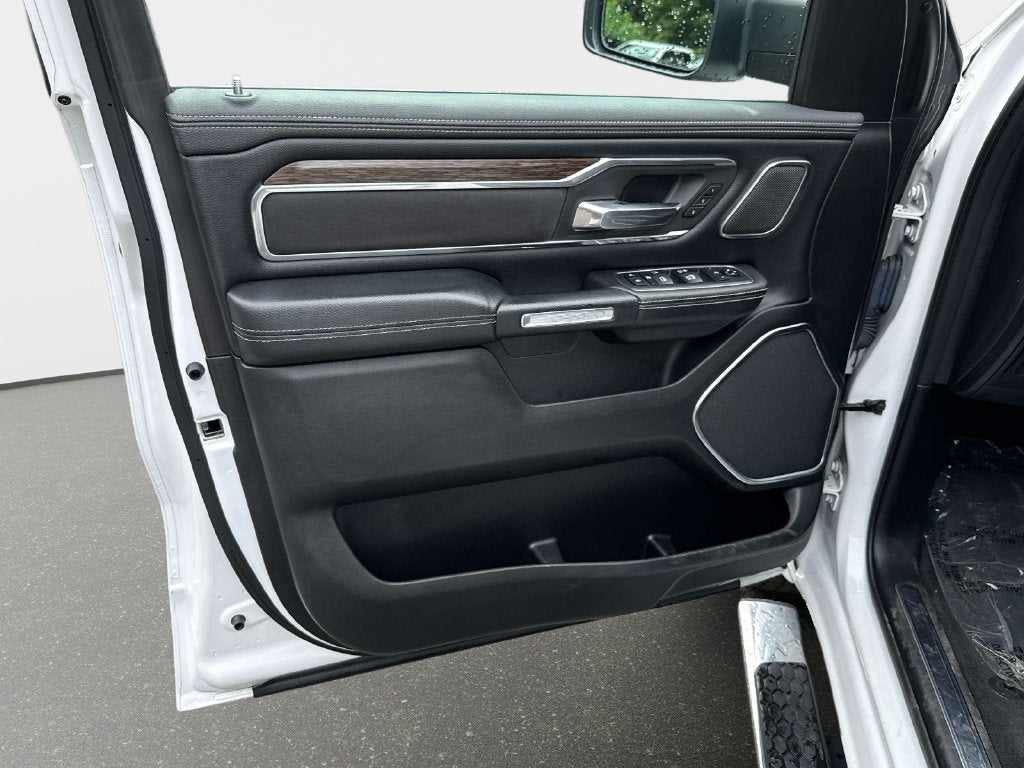 2019 RAM 1500 Laramie Crew Cab 4x4 5'7' Box