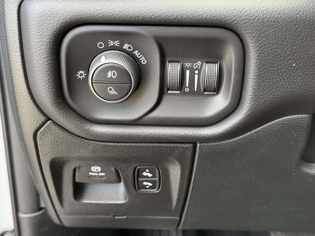 2026 RAM 1500 Big Horn Crew Cab 4x4 6'4' Box