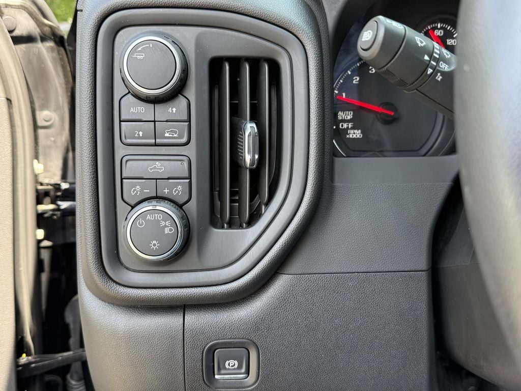 2026 Chevrolet Silverado 1500 4WD Crew Cab Short Bed Custom