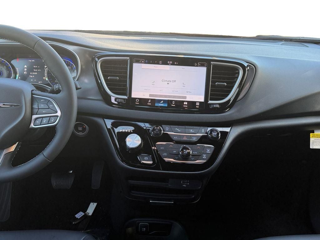 2026 Chrysler Voyager LX