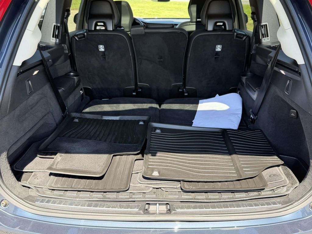 2022 Volvo XC90 T6 Momentum 7 Passenger