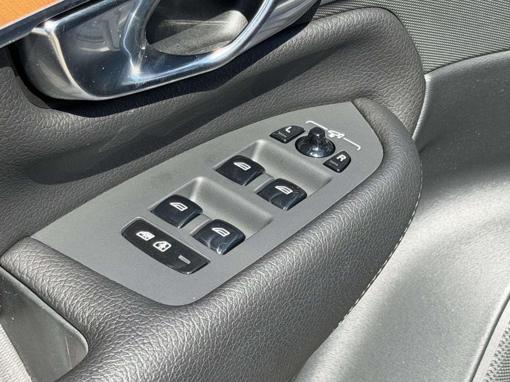 2022 Volvo XC90 T6 Momentum 7 Passenger