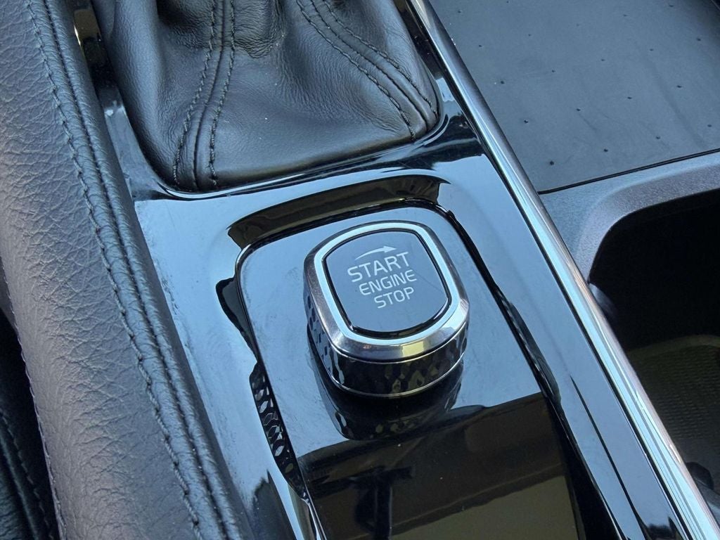 2022 Volvo XC90 T6 Momentum 7 Passenger