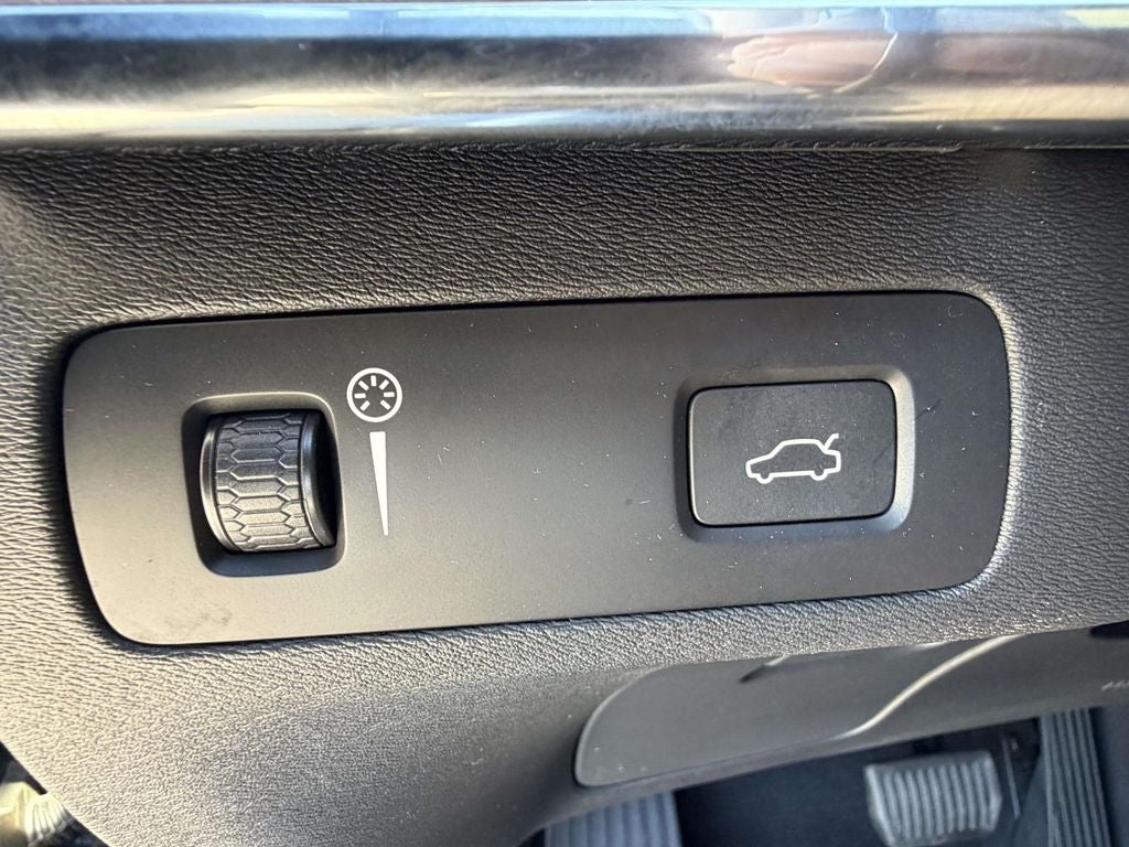2022 Volvo XC90 T6 Momentum 7 Passenger