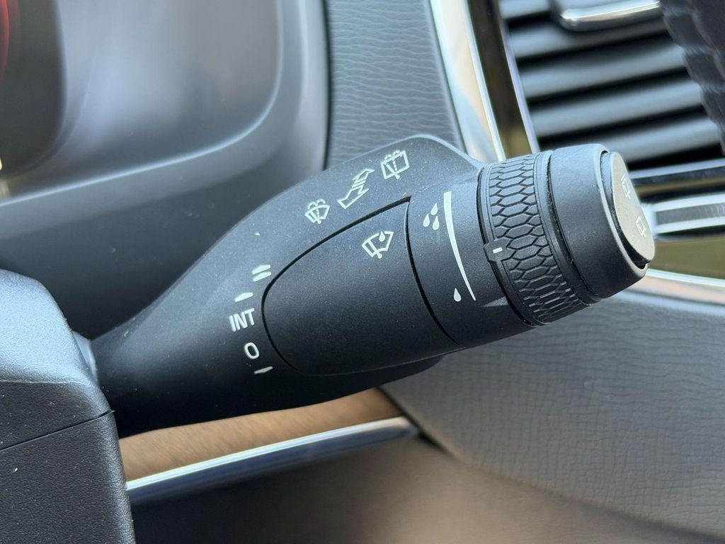 2022 Volvo XC90 T6 Momentum 7 Passenger