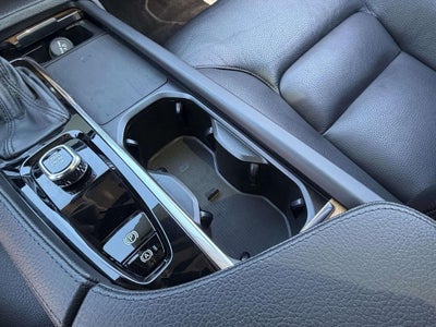 2022 Volvo XC90 T6 Momentum 7 Passenger