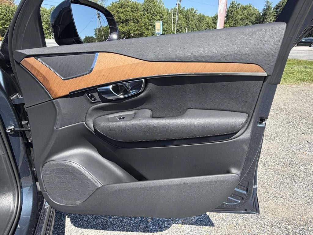 2022 Volvo XC90 T6 Momentum 7 Passenger